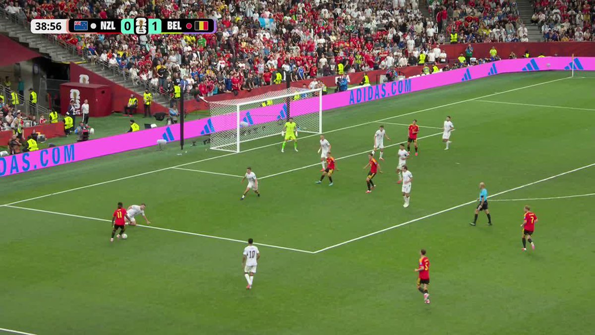 POBRE TIM… ¡DOKU LO VOLVIÓ LOCO A PAYNE Y LO DEJÓ TIRADO EN EL PISO! ⚽ #ESPNMundial 📺 Mirá los mejores partidos de la #FIFAWorldCup por ESPN, en el Plan Premium de #DisneyPlus