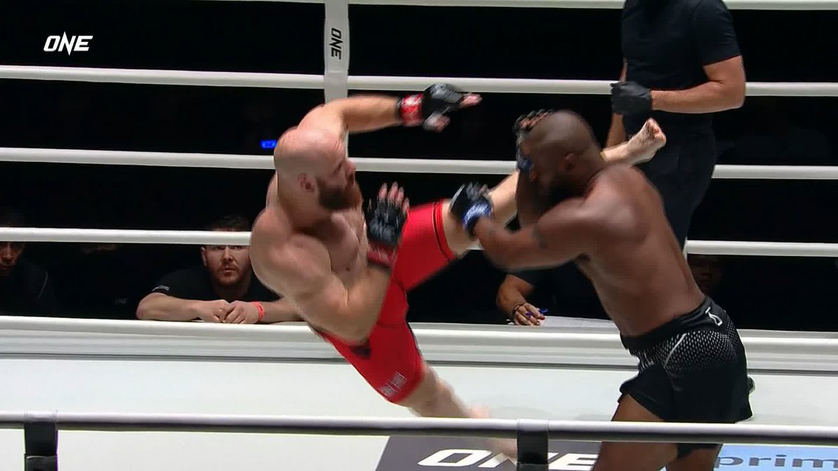 SIX SECOND KNOCKOUT! Paul Elliott was not messing around! 💥