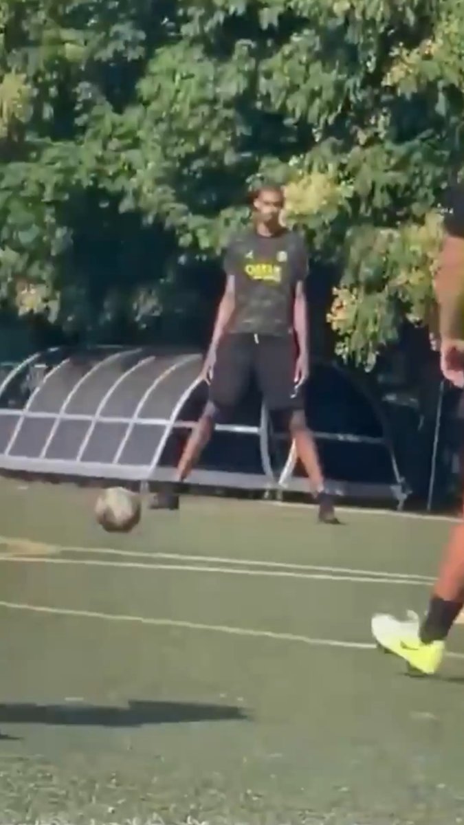 Didn't have 7 foot NBA star Victor Wembanyama being a free-kick specialist on our bingo card 😳👏 (via @wilfrid667)