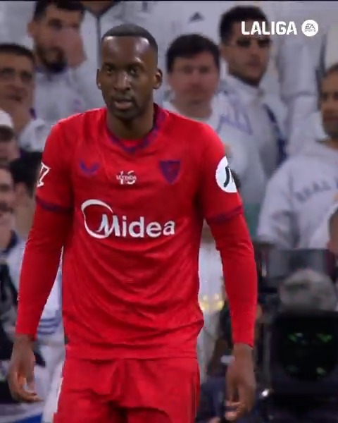 Dodi Lukebakio’yu 20 milyon Euro’ya almışsınız. 20 milyon Euro verelim bize verin. SL Benfica