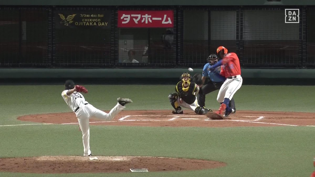 ※しかも2ベースヒット ウォーカーが対応力で魅せる 左足を滑らせながらも打球はヒットゾーンへ ⚾️ソフトバンク×オイシックス（ファーム） #albirex #だったらDAZN