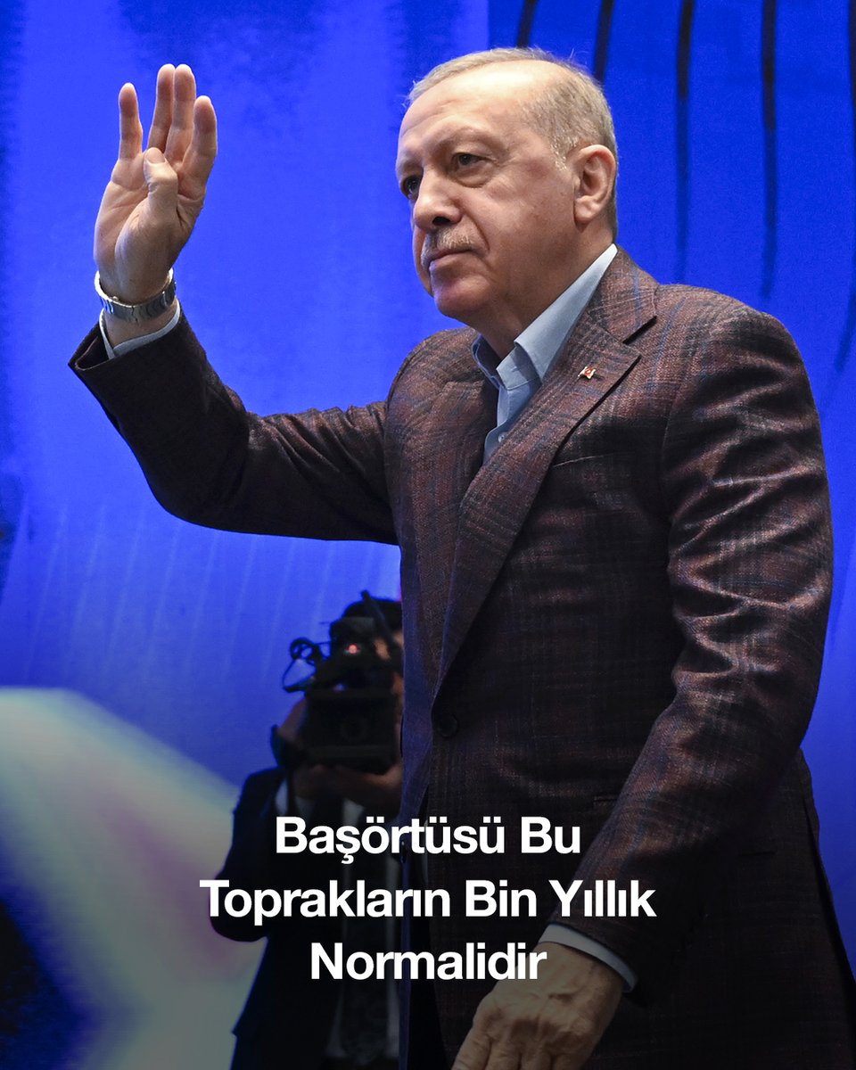 Başörtüsü anormal değildir, marjinal değildir, radikal değildir, ekstrem değildir; belli bir tarikatın, belli bir cemaatin veya ideolojinin sembolü hiç değildir. Başörtüsü bu toprakların normalidir, inşallah ebediyen de normal olacaktır.