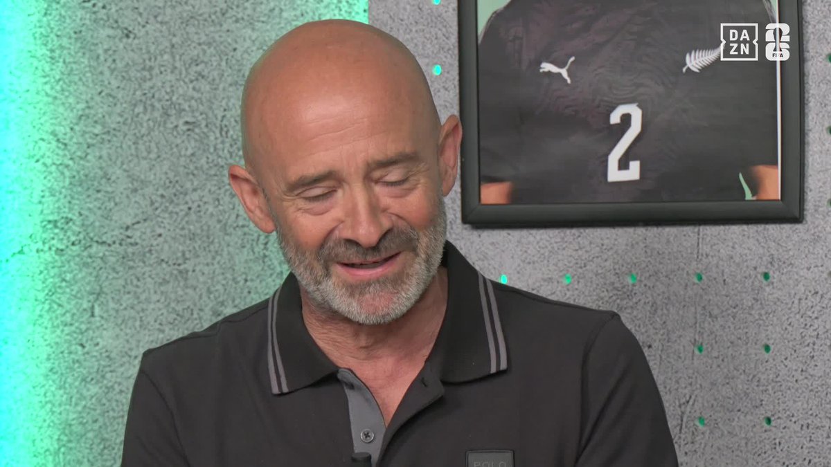 La reflexión de Antonio Lobato sobre Julián Álvarez y su deseo de salir del Atlético de Madrid "No sirve de nada que, el que quiere llevárselo, espoleé al pobre futbolista para que haga ruido" #DAZNMundial #LADAZONETA