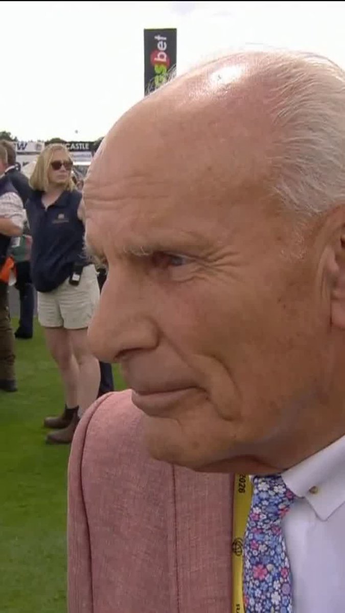 "A tie maybe, Mr Chapman?" Matt Chapman thoroughly put in his place by Sir Mark Prescott 🤣
