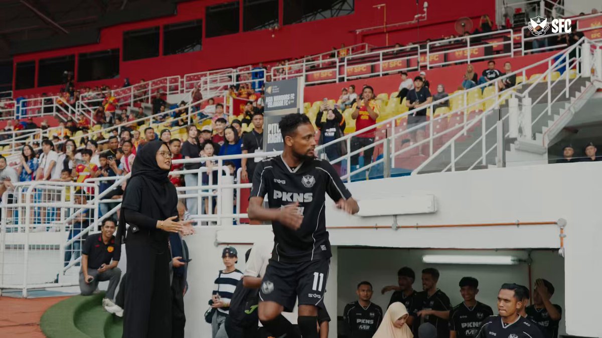 🔴 𝑨𝒍𝒗𝒊𝒏 𝑭𝒐𝒓𝒕𝒆𝒔, #𝑭𝒐𝒓𝒆𝒗𝒆𝒓𝑹𝒆𝒅 🔴 When Alvin Fortes touched down in Shah Alam, he brought pure flair, lethal footwork, and a relentless hunger to the wing. 💪 He didn’t just play for the badge, he electrified the entire Red Giants fan base from the minute he put on the shirt. ⚡️ 🇨🇻 The Cape Verde international made MBPJ Stadium his playground. A certified menace on the right flank, his debut 2024/25 campaign saw him rack up an incredible 2️⃣0️⃣ goals and 7️⃣ assists across 3️⃣9️⃣ appearances, rightfully earning the 𝗦𝗙𝗖 𝗙𝗮𝗻𝘀’ 𝗖𝗹𝗮𝘀𝘀 𝗼𝗳 𝟮𝟬𝟮𝟰/𝟮𝟱 𝗔𝘄𝗮𝗿𝗱𝘀' for 𝙋𝙡𝙖𝙮𝙚𝙧 𝙤𝙛 𝙩𝙝𝙚 𝙎𝙚𝙖𝙨𝙤𝙣. 🥇🏆 From unforgettable nights under the lights in the domestic league to representing SFC on the continental stage, his impact was immediate, his rhythm undeniable, and his legacy secured. 🙌 A final look at Fortes with his infamous 𝙛𝙖𝙠𝙚 𝙨𝙝𝙤𝙩 𝙨𝙩𝙚𝙥-𝙤𝙫𝙚𝙧𝙨, his 𝐜𝐥𝐢𝐧𝐢𝐜𝐚𝐥 𝐟𝐢𝐧𝐢𝐬𝐡𝐞𝐬, and the 𝗽𝗮𝘀𝘀𝗶𝗼𝗻 that defined an era. 🫡 Thank you for everything, Fortes. ❤️ 𝑶𝒏𝒄𝒆 𝒂 𝑹𝒆𝒅, 𝑭𝒐𝒓𝒆𝒗𝒆𝒓 𝒂 𝑹𝒆𝒅 ❤️ 📰 Read the full Alvin Fortes #ForeverRed article on his career with the Red Giants on 📲 #SelangorFC #ThisIsSelangor #ForeverRed