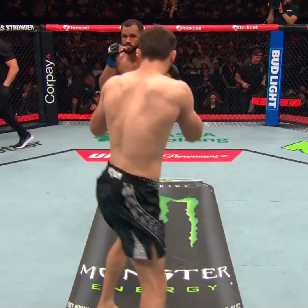 ๐คฉ Il avait juste pas le temps Abdulrakhman Yakhyaev s'impose par KO au premier round ๐บ Regarde les prรฉlims de lโ#UFCBaku EN DIRECT sur UFC Fight Pass