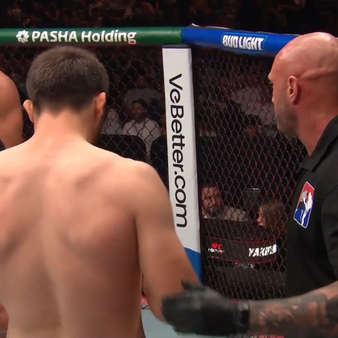8 SECONDES KOOOOO 😱 #UFCBaku