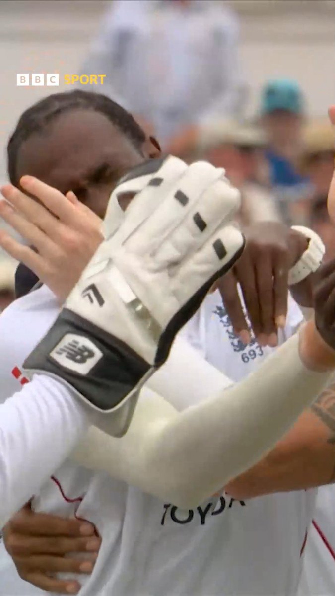 Ben Stokes' celebration with Jofra Archer didn't quite go to plan 🤕