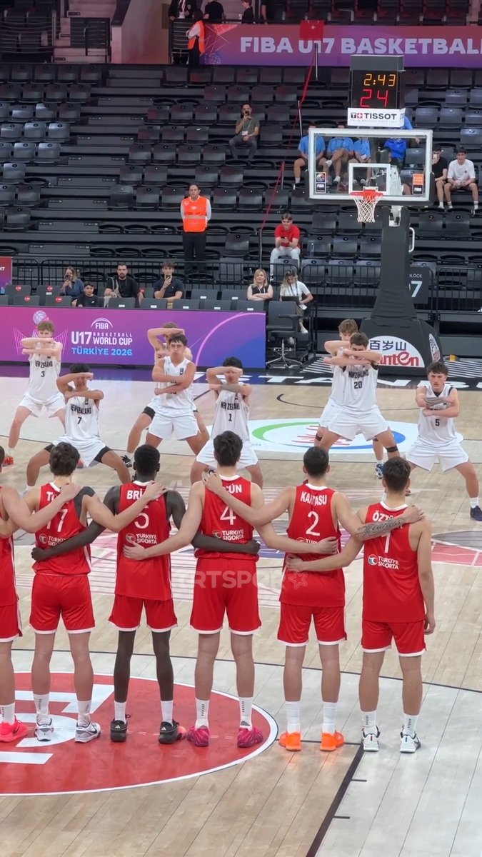 Bugün U17 Milli Takımımızın rakibi olan Yeni Zelanda, Haka Dansı geleneğini bozmuyor.