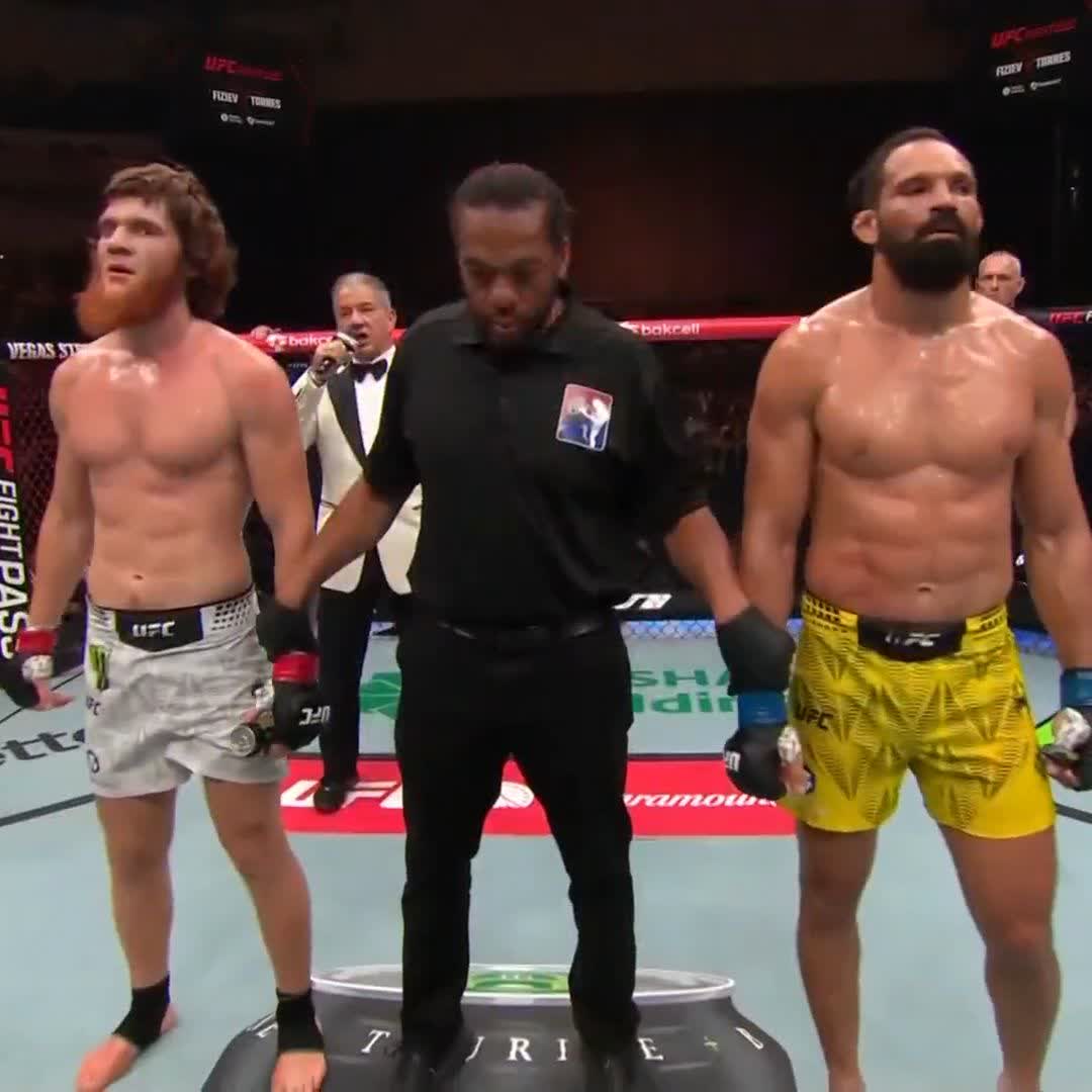 شرف الدين محمدوف ينتصر بقرار اجماع الحكام #UFCBaku