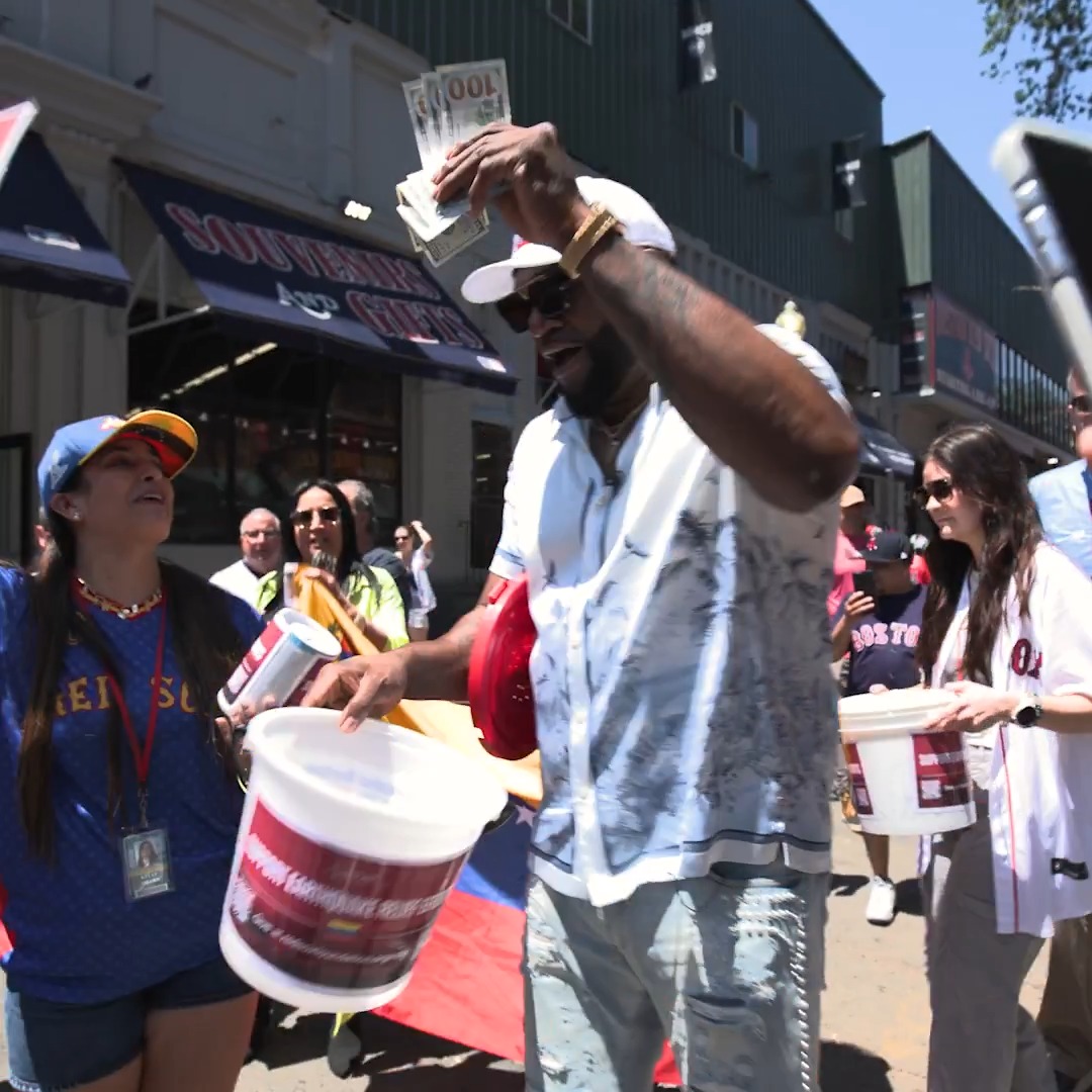 Papi & Sox families are out here with all the love for Venezuela!