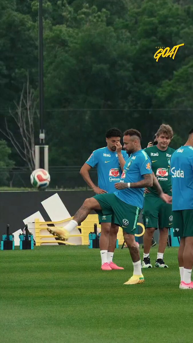 🚨 Serious update: Carlo Ancelotti speaks on Neymar’s current injury situation After Neymar felt discomfort in his foot and left training limping with the Brazilian national team, Ancelotti addressed it directly. He said they are monitoring Neymar very carefully and taking no risks. The priority is making sure he’s 100% ready when it really matters in the knockout stages. Ancelotti made it clear that Neymar’s health comes first they won’t rush him back if there’s any doubt. He’s optimistic but realistic about the situation.