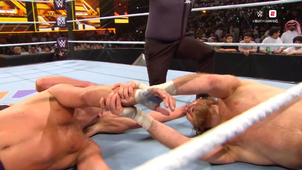 Sami Zayn SAVES the match and Cody Rhodes in the process 🫢