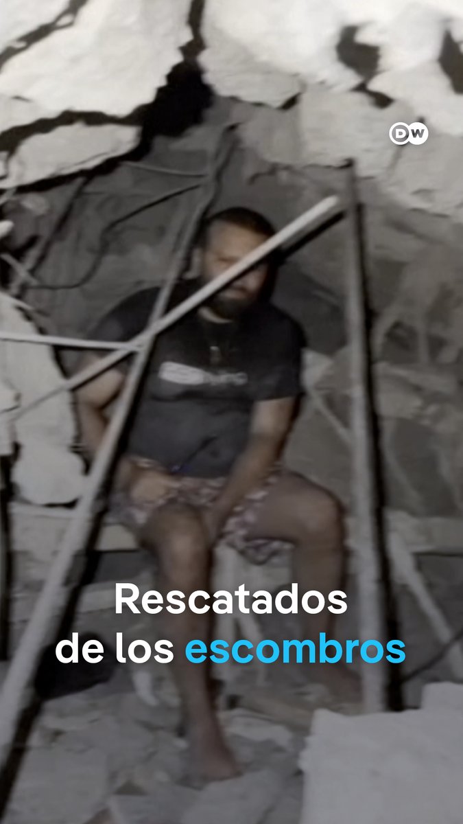 Familia venezolana grabó los momentos en los que estuvo atrapada entre los escombros Una familia venezolana fue rescatada 26 horas después de los terremotos históricos que golpearon a Venezuela el miércoles. Las autoridades estiman que más de 170 personas seguirían atrapadas bajo los escombros, mientras que el número de personas desaparecidas asciende a más 50.000. ((Fuente: Reuters))