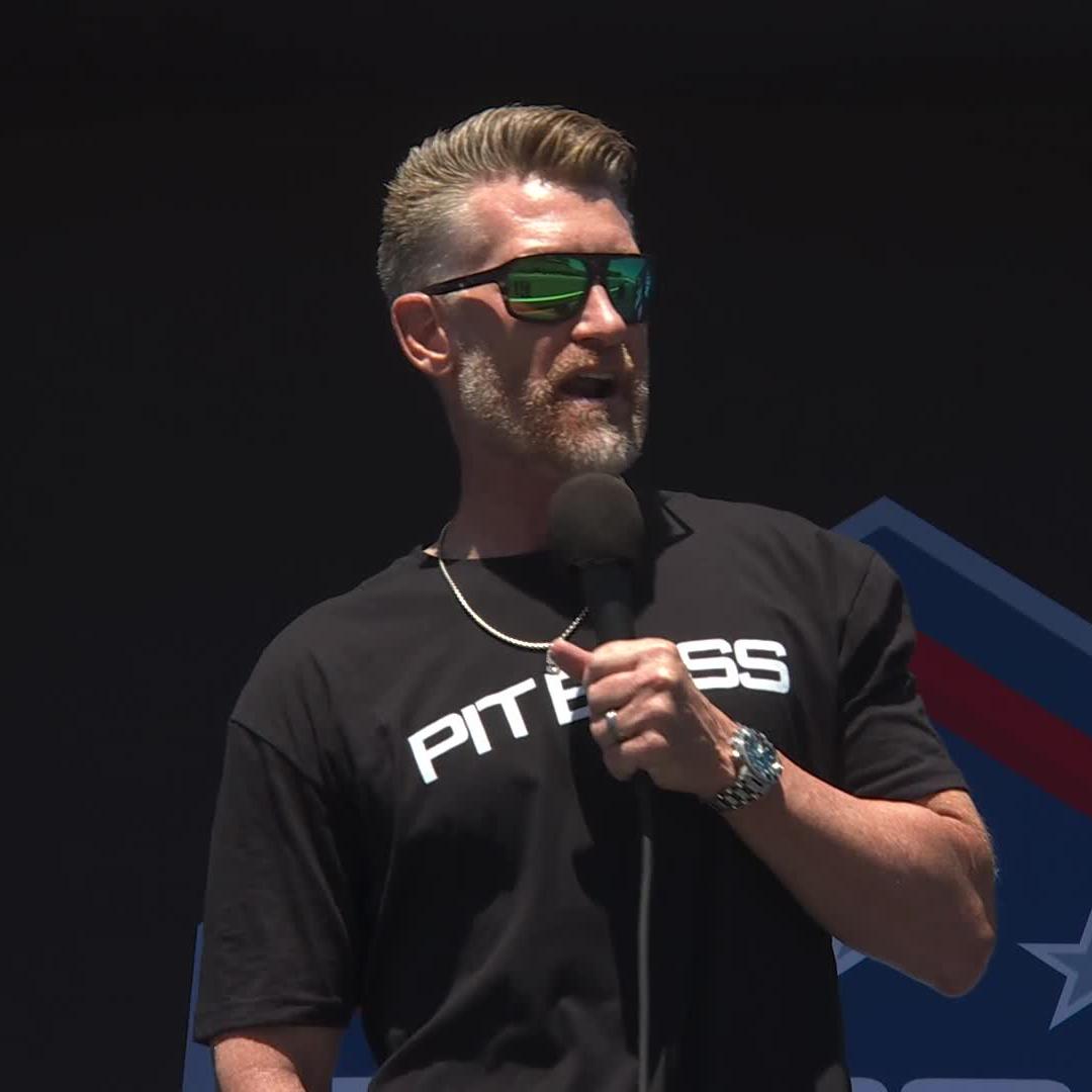 .Marty Smith knows how to get this party started!