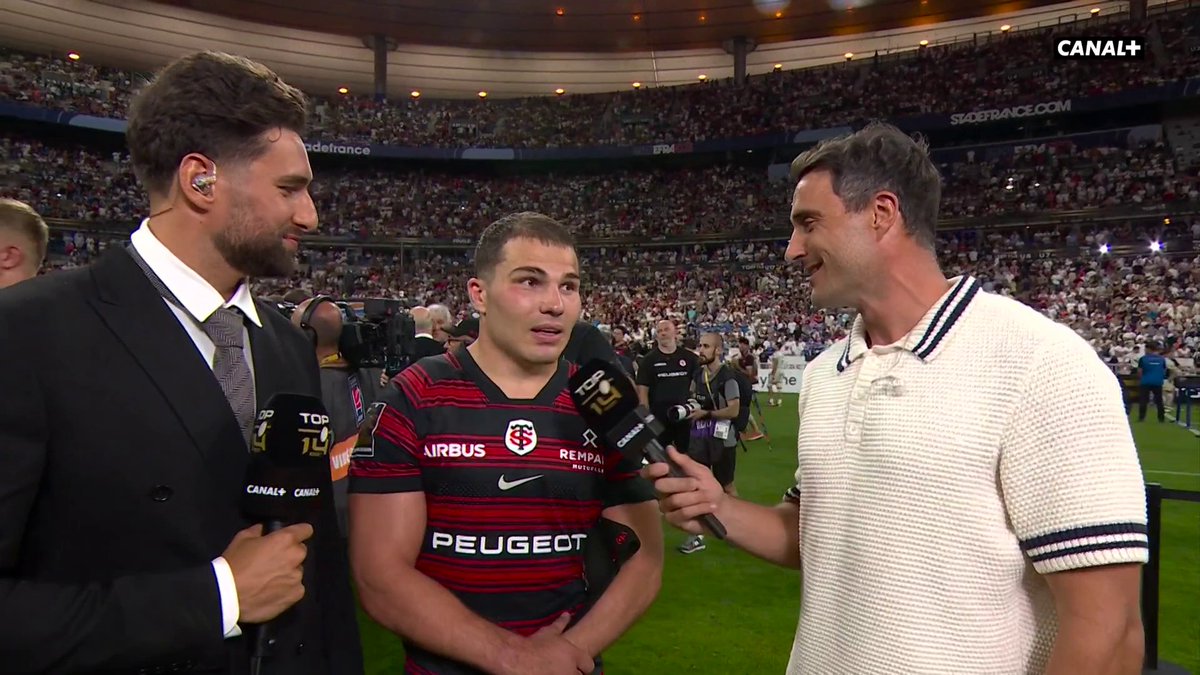 "En 2011 j'étais en tribunes et je suis descendu parce que je rêvais de toucher le Brennus" 🤩 Antoine Dupont ne veut pas "banaliser" ce 4ème titre consécutif pour le Stade Toulousain 💫 #FinaleTOP14