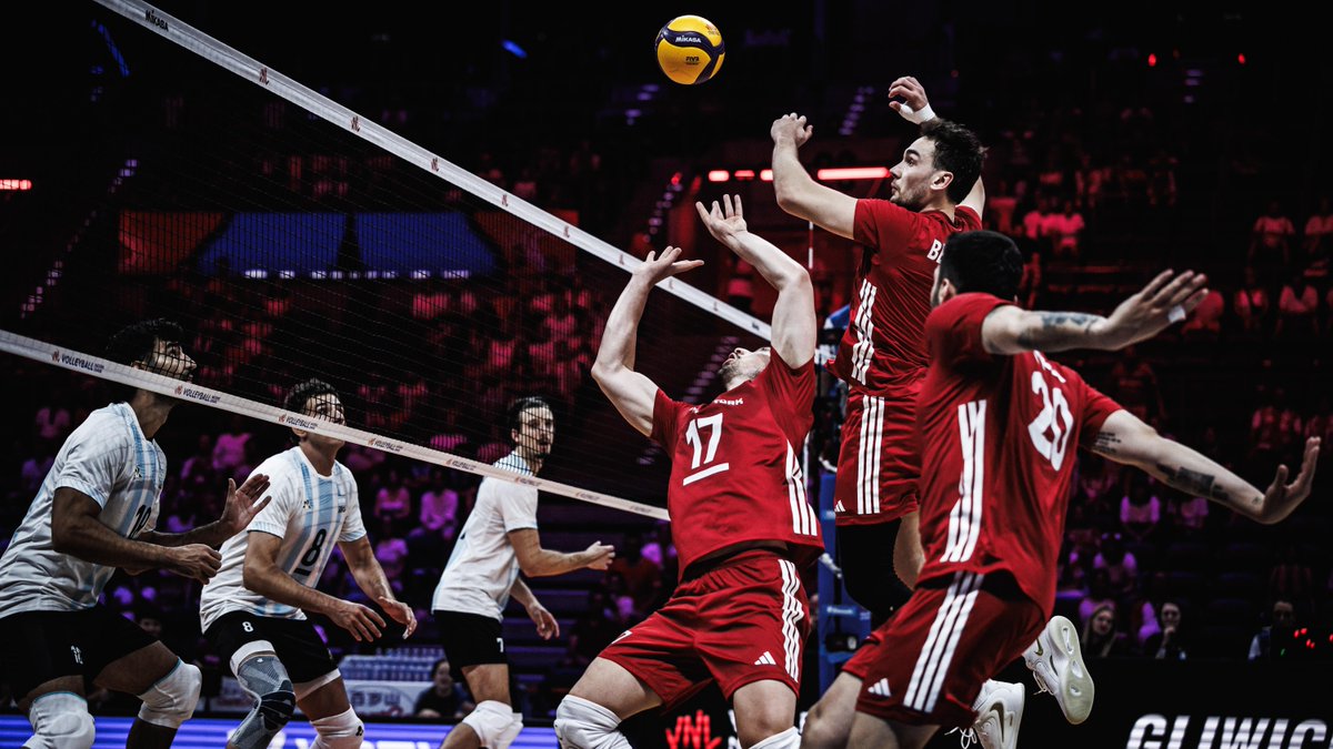 #VNL2026: TÜRKIYE COMPLETE THE COMEBACK 🇹🇷🔥 After trailing by two sets, Türkiye stormed back to defeat Argentina 3-2 in a thrilling five-set battle. Middle blocker Bedirhan Bülbül led the comeback with 18 points, inspiring a resilient Turkish fightback. 📺 Catch the action on VBTV: 🏐 #BePartOfTheGame #Volleyball