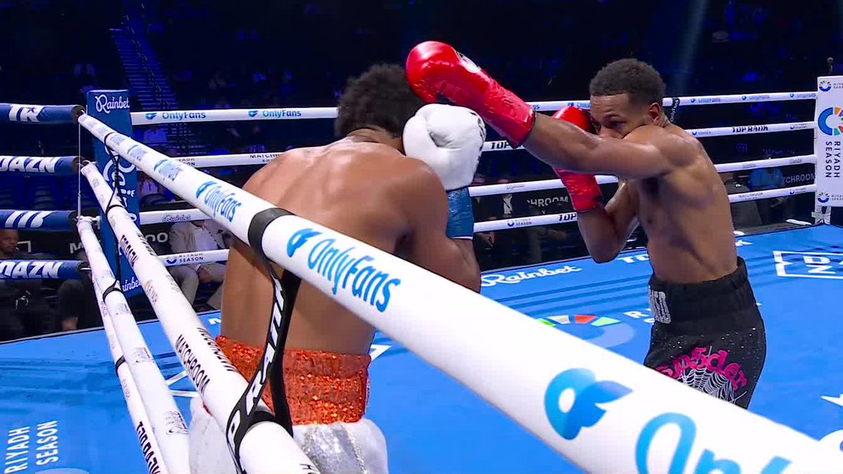 That triple left from Williams 😮‍💨 Buy Zayas vs Ennis HERE --> #ZayasEnnis | LIVE NOW exclusively on DAZN