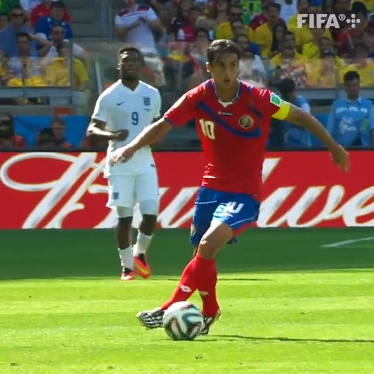 “Al menos no ratoneamos como Costa Rica en Brasil” > Vio a Costa Rica en ese mundial con el tele apagado. > De todas formas le ratoneó a Inglaterra e igual le metieron 2. > La cuenta del Mundial sigue acordándose de la magia Bryan Ruiz años después.
