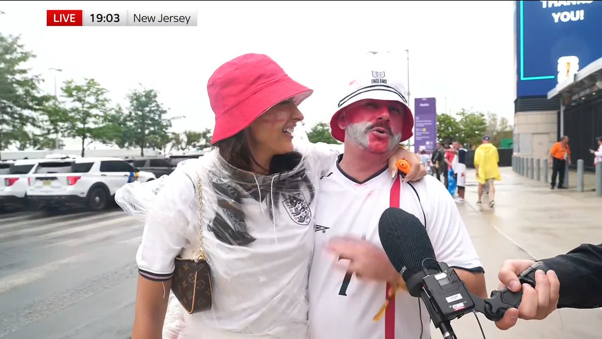 BREAKING: England have secured top spot in Group L after beating Panama 2-0 Sky's Rob Harris reports from outside the stadium and speaks to some very excited fans 📺 Sky 501, Virgin 602, Freeview 233 and YouTube