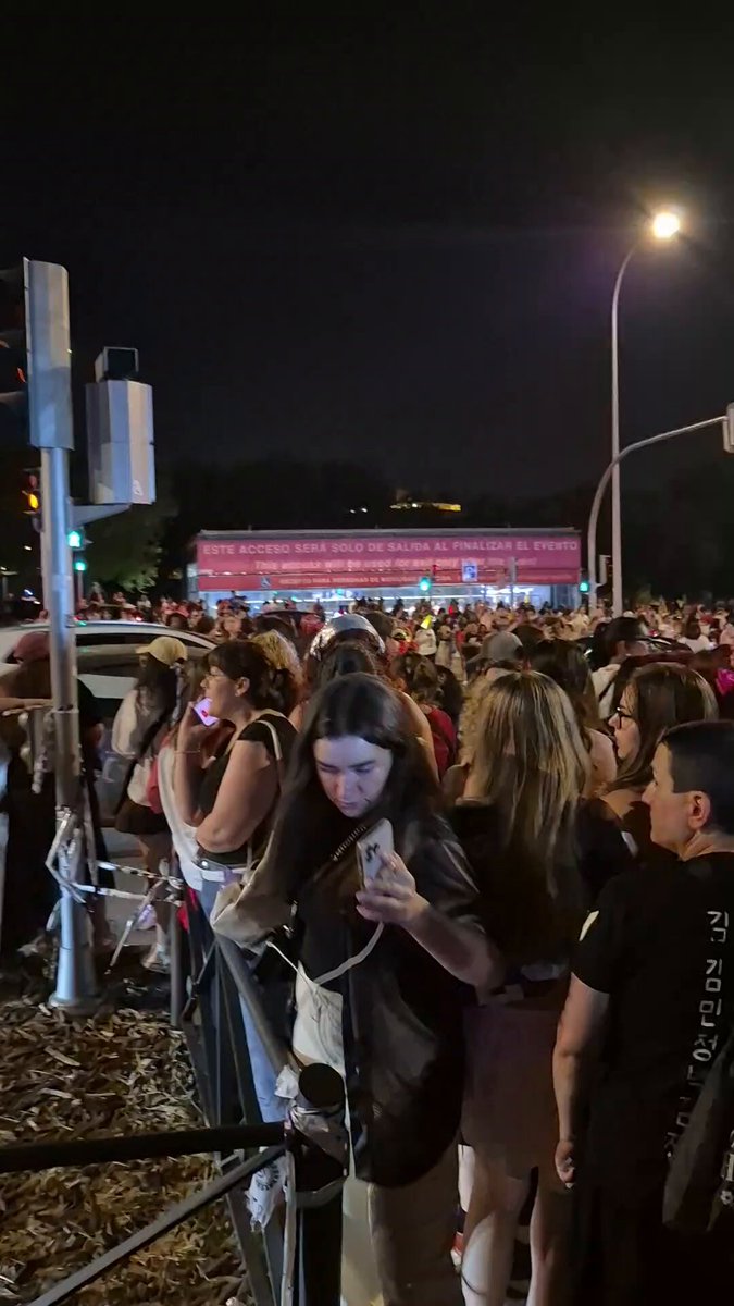 This was Madrid armys standing for a metro that NEVER ARRIVED, because something went wrong, leaving 60,000+ armys completely stranded. There was no communication anything was wrong. Ultimately an employee yelled. No alternatives. Uber prices went to 120€ and up. We are still commuting back to our hotels, the concert ended 3 hours ago. Oh and by the way they SHUT DOWN CROSSWALKS around the stadium 🥴🥴🥴🥴 to monopolize the road traffic for the cars only. The biggest organizational shitshow I've ever seen, and yesterday returning home set the bar high