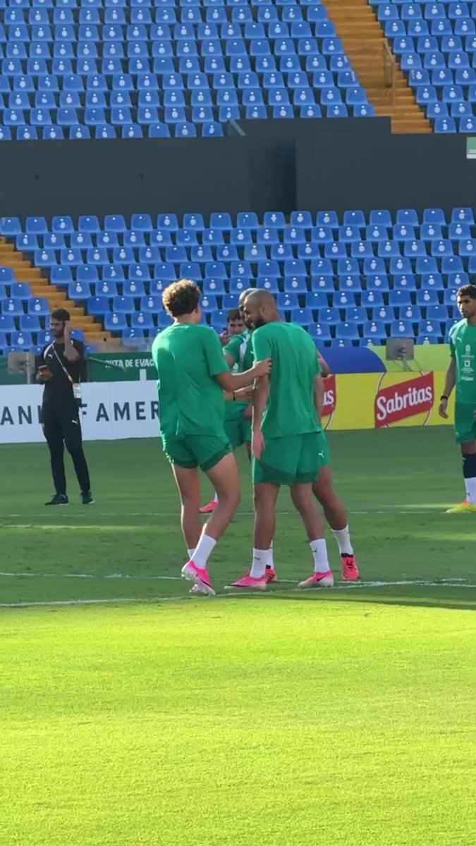 Ambiance détendue à l’entraînement des Lions de l’Atlas 🇲🇦 avant le choc face aux Pays-Bas 🇳🇱