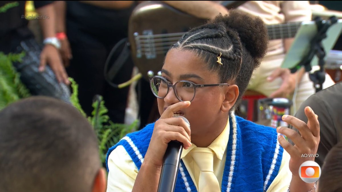 Tia Milena, ex-BBB, ao ser questionada sobre para quem daria o 'Colar do Anjo' na Seleção Brasileira: “Para o Vini Jr, e não é nem porque ele tem o hype todo. O Vini Jr, mesmo sendo muito bom, ele tem que trabalhar 10 vezes mais para se mostrar bom. E a gente sabe o porquê disso.” 🎥 TV Globo