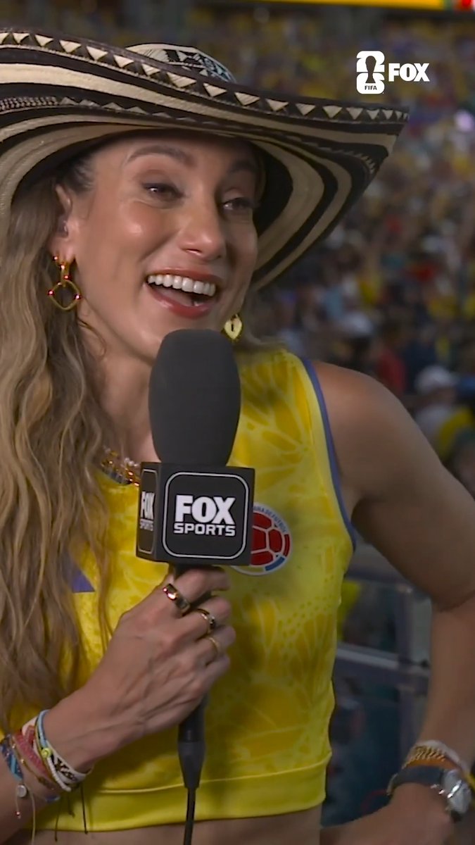 An emotional moment as Melissa Ortiz hears the Colombian national anthem in Miami 🇨🇴