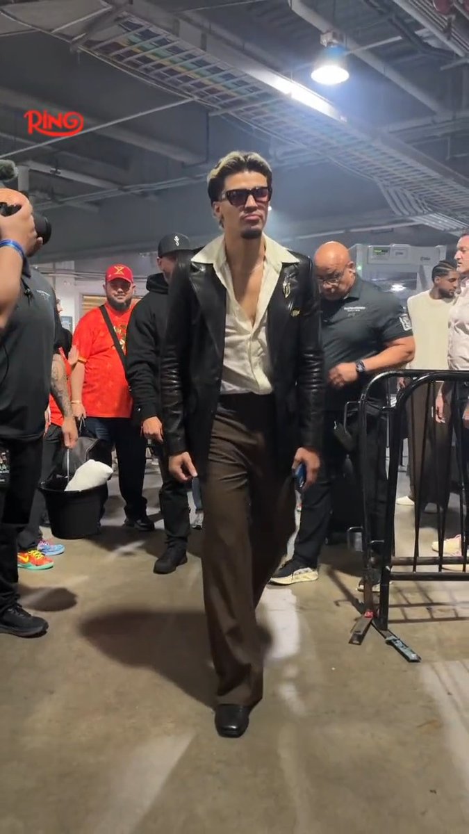 The Champ Xander Zayas has arrived to Barclays 👏 #ZayasBoots live now on DAZN 📺