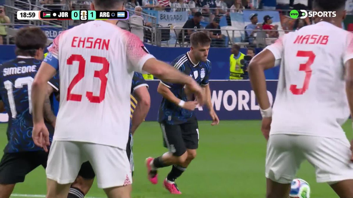 ¡QUÉ GOLAZO GIOOOOO! Tremendo este remate de tiro libre en el pie zurdo de Lo Celso para el 1-0 de Argentina ante Jordania.