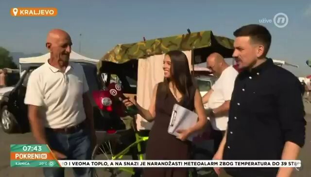 Izvinite, ali meni je ovo smešno. Lepo ih uhvatio na foru. Priča o cveću, pa op, odjednom Vučić bolji od Tita. 😂