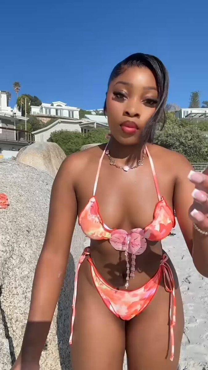 Tsonga women from South Africa are beautiful Bafana Bafana will definitely win after seeing her,Canada bye! #RSACAN