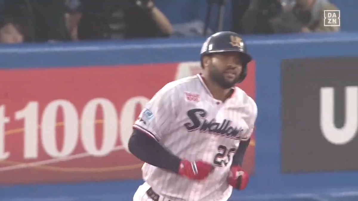 文字通り反撃の狼煙 サンタナのホームランで1点差 スワローズはこの回追いついた ⚾️ヤクルト×中日 #swallows #だったらDAZN