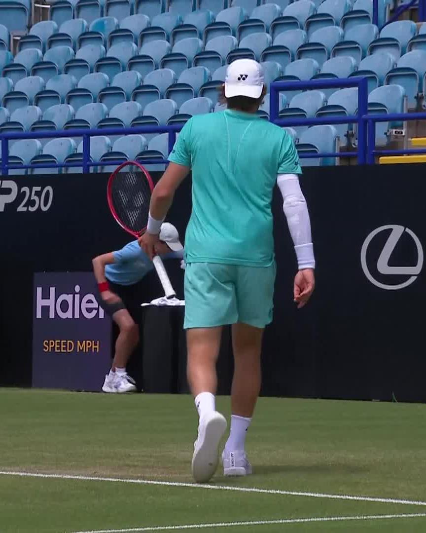Fighting back ⚡ Bergs breaks early in the second set with a stunner on the run 🤩 #LexusEastbourneOpen