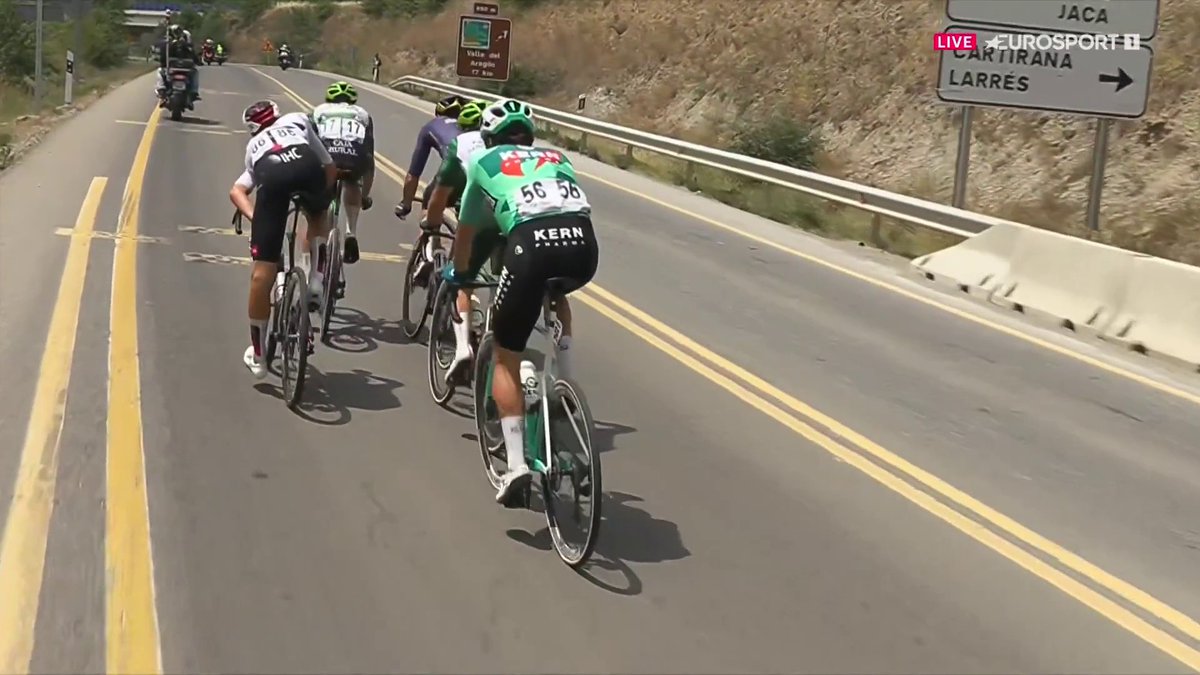 Arrieta se queda sin gasolina ❗ El corredor de UAE, fuera de la lucha por la victoria por calambres. #CESabiñanigo26 #LaCasadelCiclismo