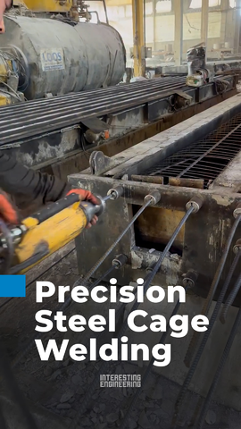 High-strength steel tendons are tensioned with hydraulic jacks before concrete is poured into the mold. Once the concrete cures, the tension is released, placing the concrete under permanent compression to improve strength and crack resistance. 🎥: zavod_pst / IG