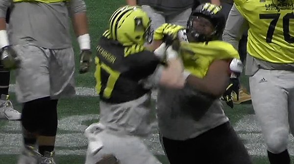 This clip of Jamaree Salyer initially becoming Aidan Hutchinson’s father never gets old 😭