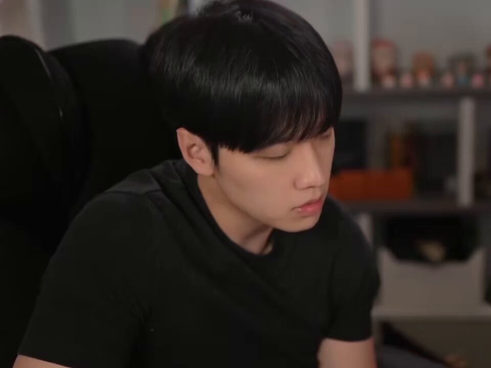 창민 폰 속 선욱이.. 볼 때마다 맘이 너무 몽글몽글해;; ៷>ᴗ<៷ 긴말 굳이 필요 없구,, 보는 순간 얼마나 예뻐하는지 다 느껴진당ㅠ