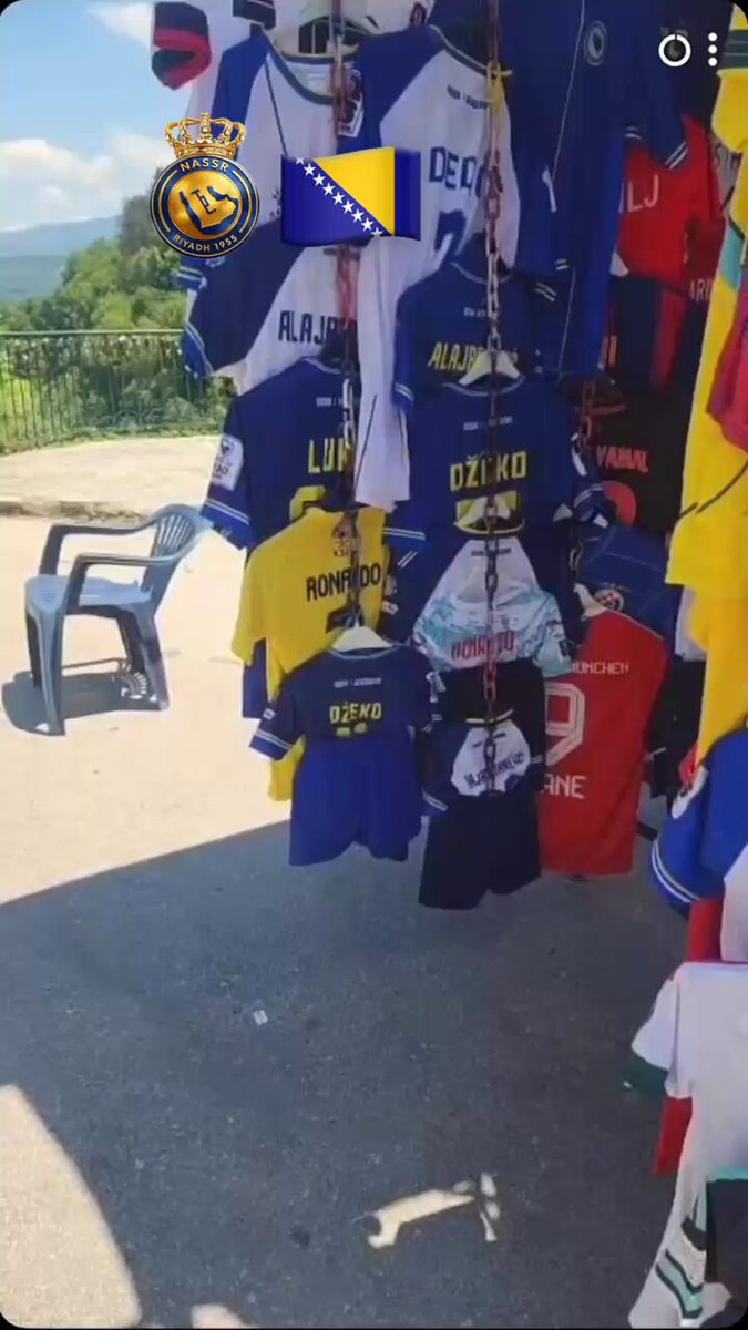 🚨🚨تيشيرت #النصر العالمي يرفرف في سماء البوسنة 🇧🇦🤩💛💙 الشعبية والمشاهدات لاتشترى ياصغير🤏🏼 #السعوديه_الراس_الأخضر