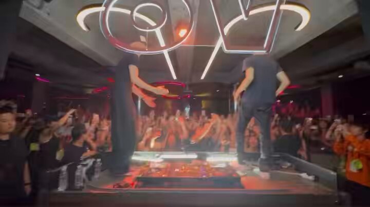 V8 PRE-LISTENING PARTY