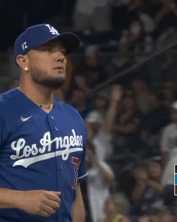Anoche Miguel Rojas entró como lanzador en la 9na entrada para cerrar la victoria de los Dodgers en 5 lanzamientos.