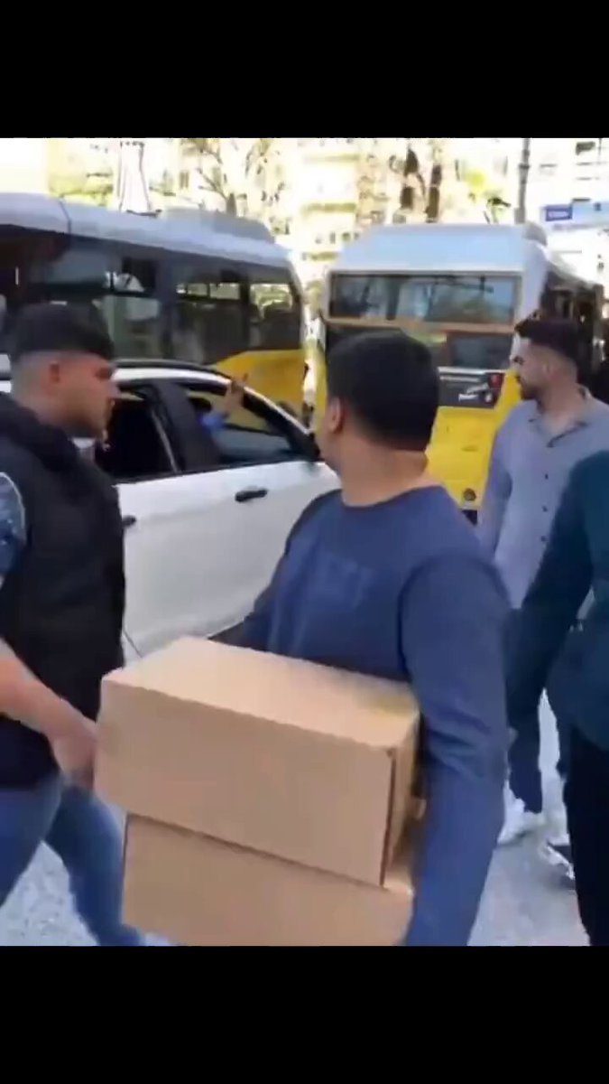 Yer Mardin Nusaybin araç içerisinde bozkurt işareti yapan şahıslar darp edilme sırasında AKP bayrağı çıkartılarak. Bazen izlemek zorunda kalırsınız çakalları.....