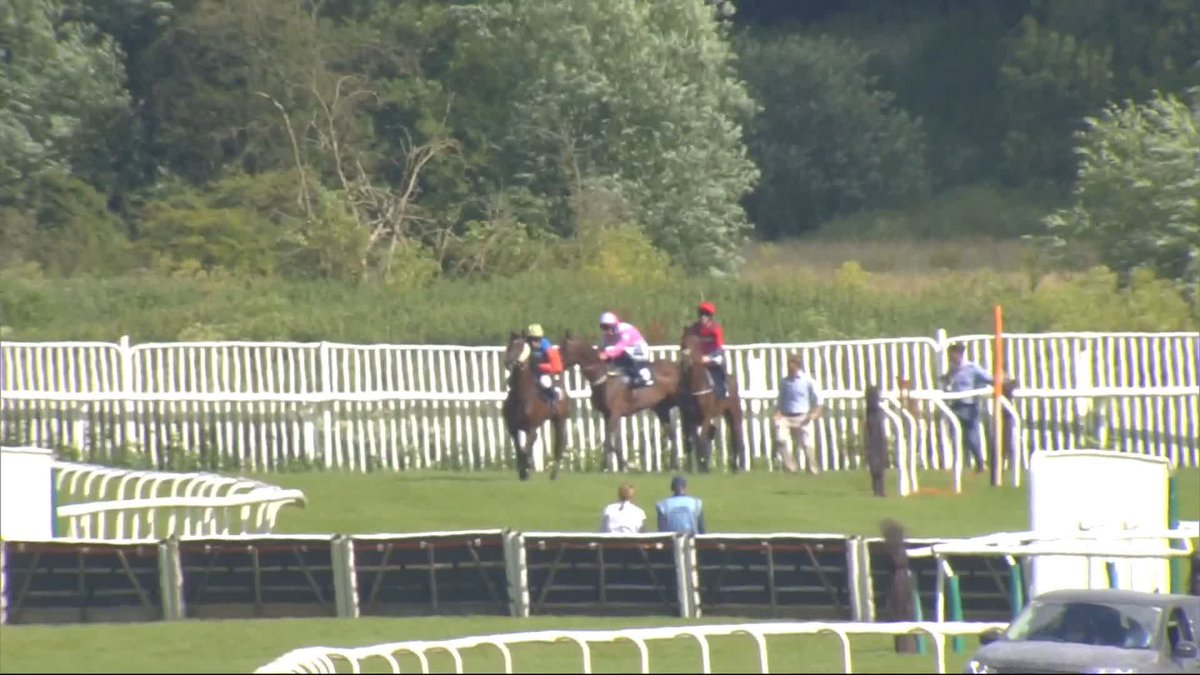 ⏪ Here's how Edelak ran out a 77-length winner at Uttoxeter Racecourse a short while ago...