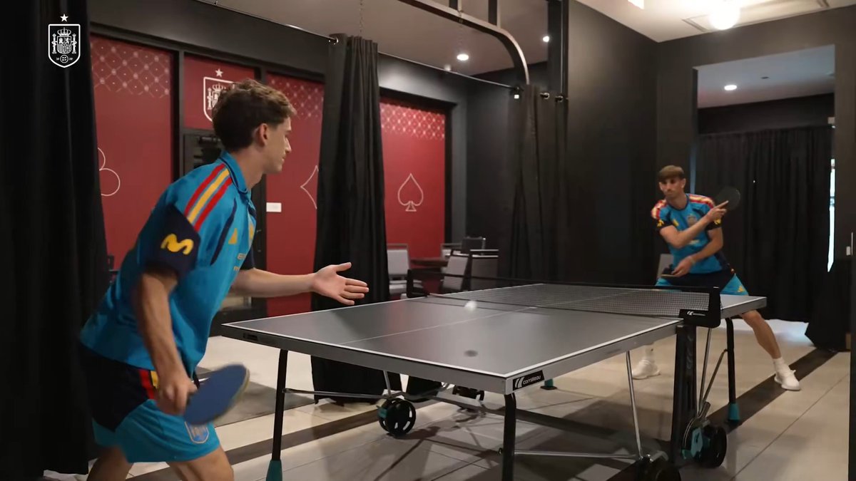 🤣 Esto no te lo esperabas. Gavi, Fabián Ruiz, el tenis de mesa y un divertido “pique”. ¿Quién se lo lleva? #VamosEspaña | #CopaMundialFIFA