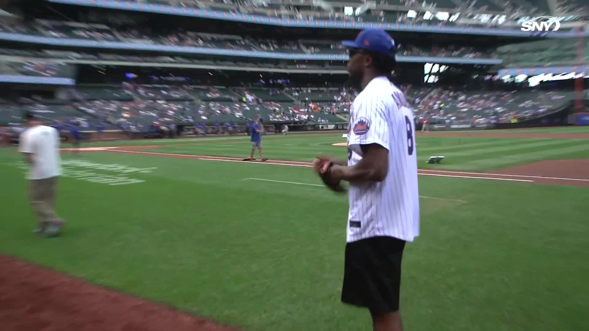 OG Anunoby warms up with Jose Reyes for his first pitch