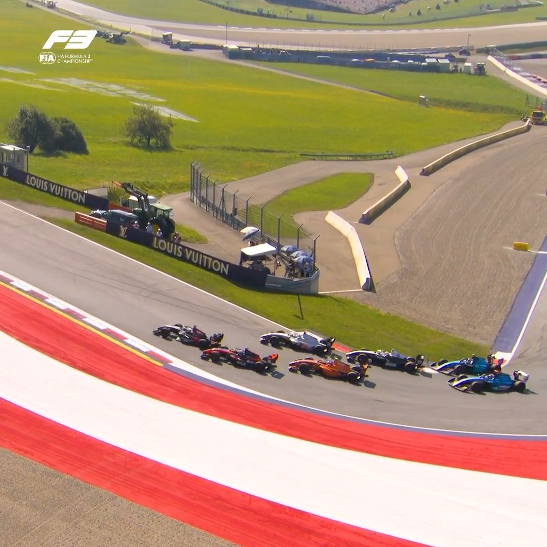 The swoop at Turn 6 😮💨 The battle for P4 was just as good as the battle for the lead, with Pedro Clerot pulling off one of the moves of the season to take the place 👏 #F3 #AustrianGP