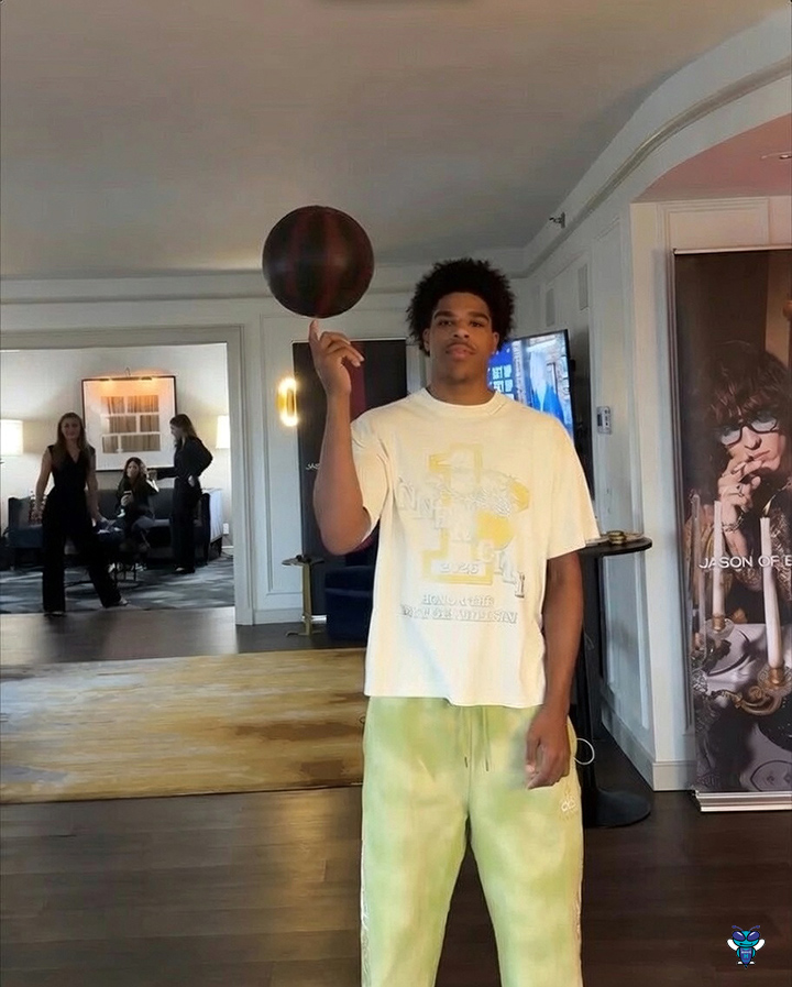 Christian Anderson with the casual finger spin. 👀 (📹 Chris Anderson Jr.)