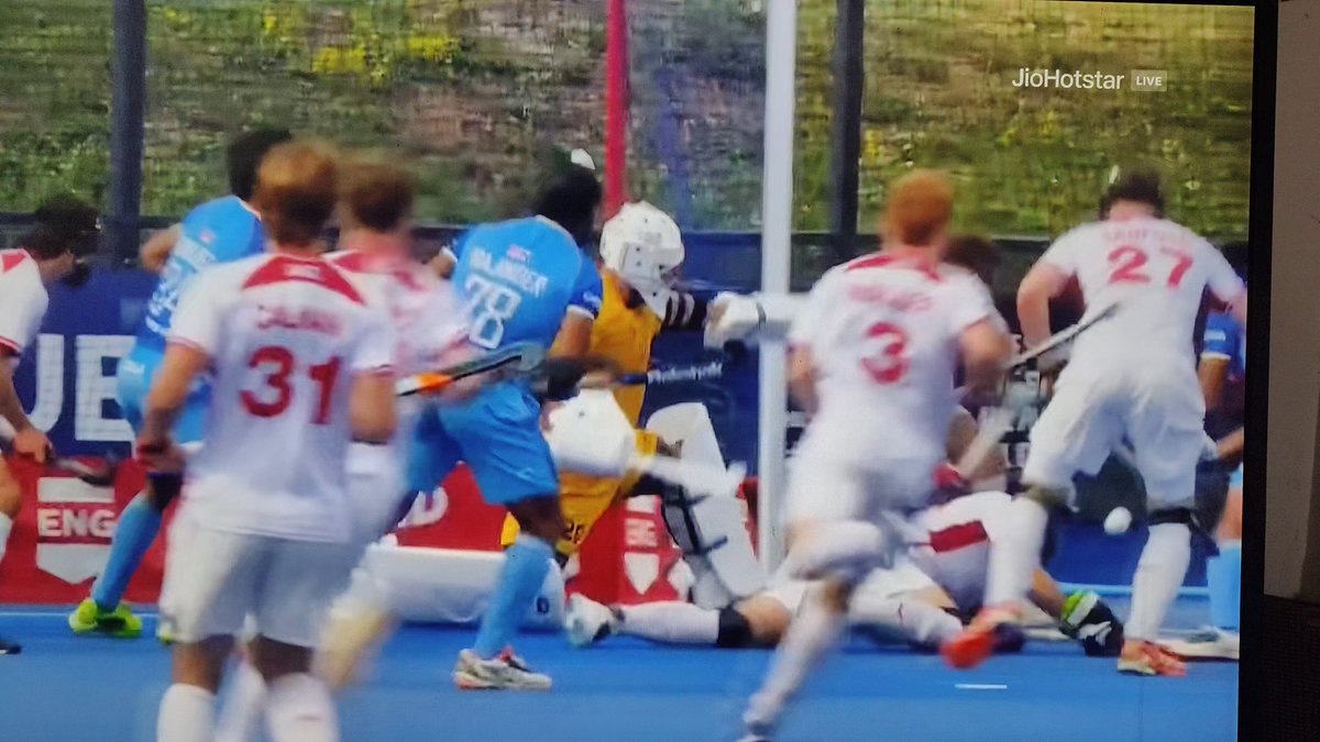 🚨 BREAKING: India stun England in the FIH Pro League! 🇮🇳🏑🔥 The Indian men's hockey team edged past England 2-2 (3-2 in the shootout) at Lee Valley, London! 💙🤍 ⭐ Dilpreet Singh starred with a brilliant brace, while clutch video reviews and nerves of steel in the shootout sealed a dramatic victory! 💥🎯 What a comeback. What a finish. Indian hockey is on the rise! 🇮🇳🚀💪