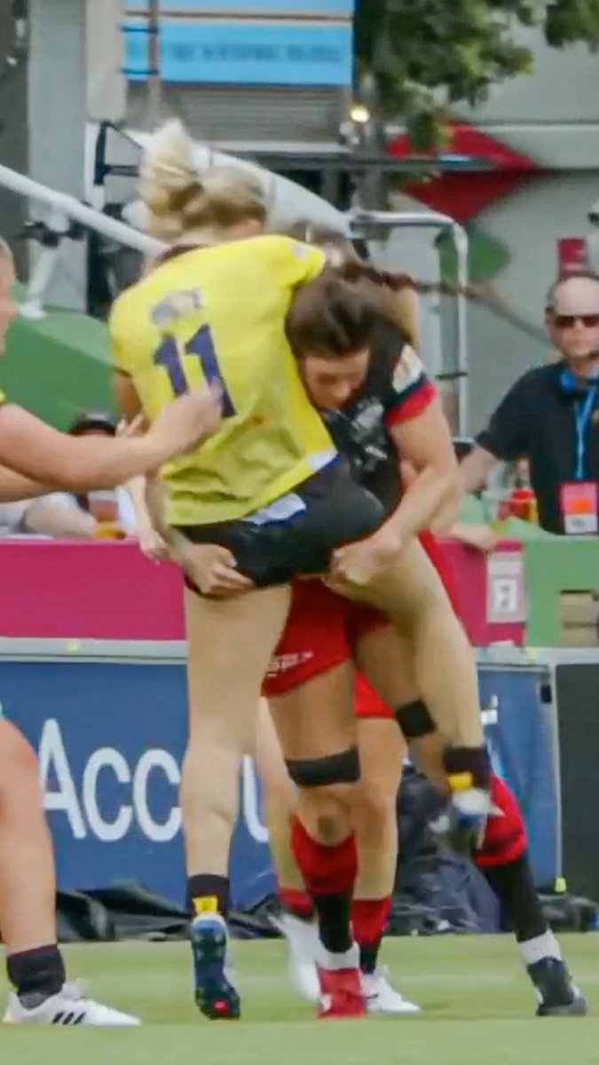 A MONSTER smash from Gabrielle Senft 😳