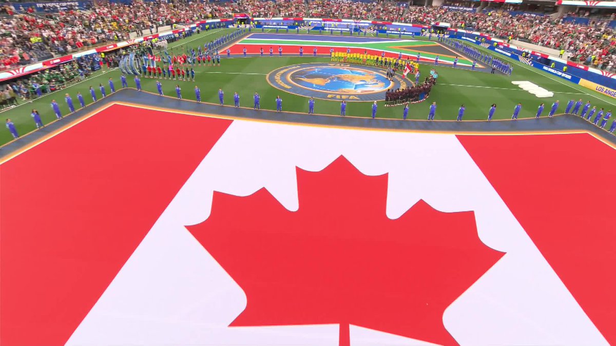 O Canada rings out through the stadium before the #CANMNT first ever Knockout Stage game! #FIFAWorldCup